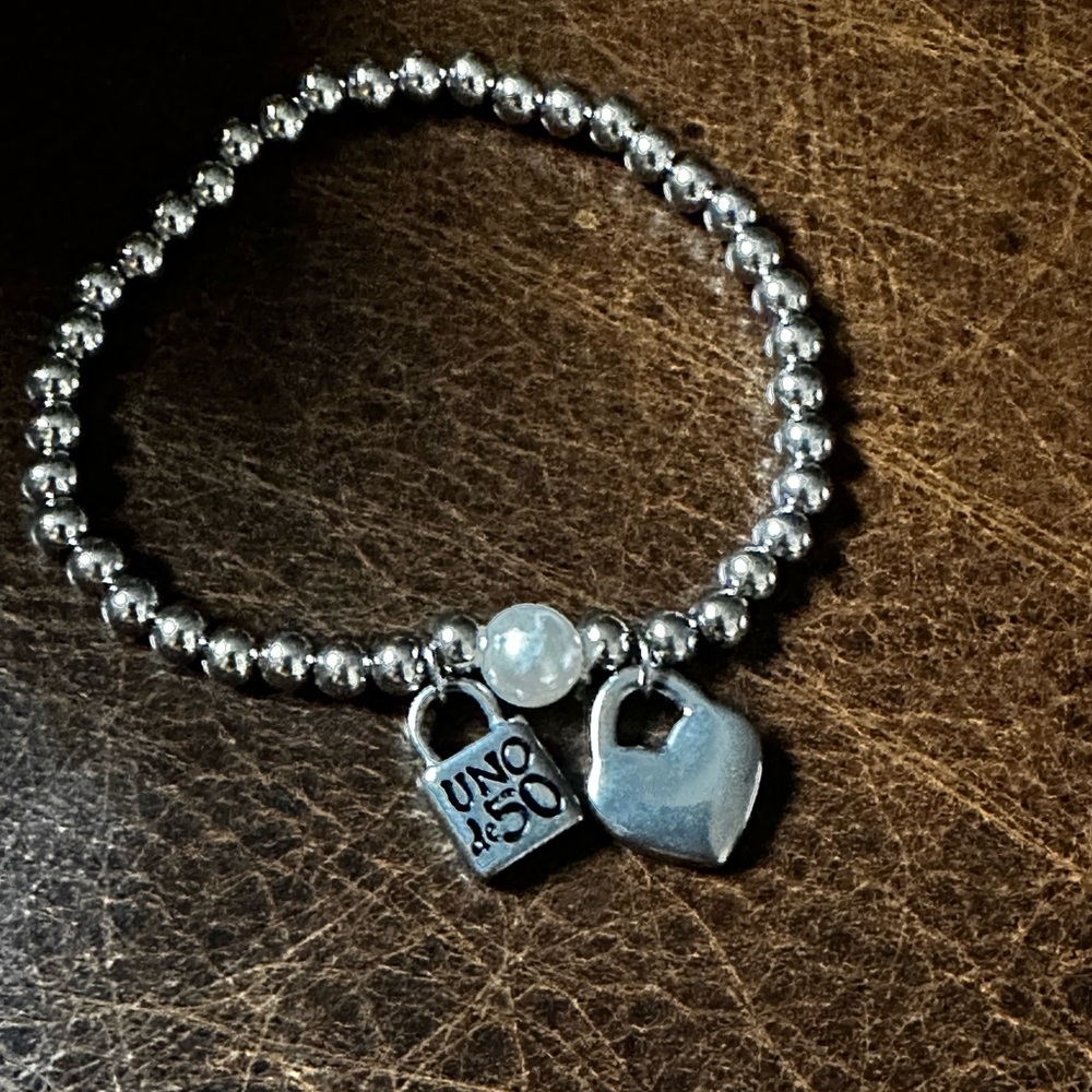 Beaded silver tone with pearl and heart charm bracelet with silver tone toe ring